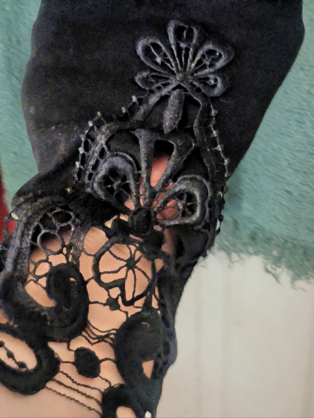 Black Women’s Lace-Hem Leggings